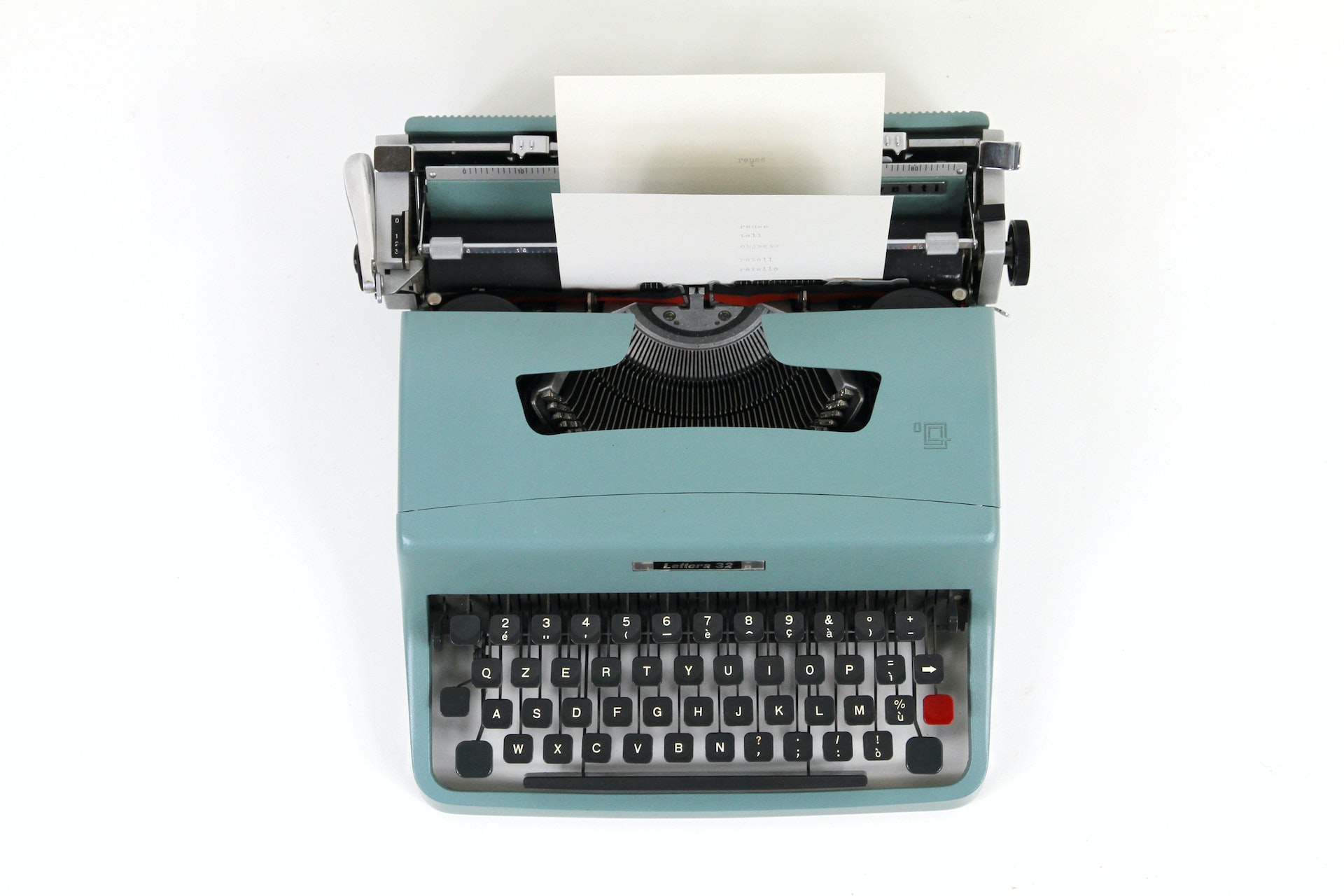 Schreibmaschine mit Papier