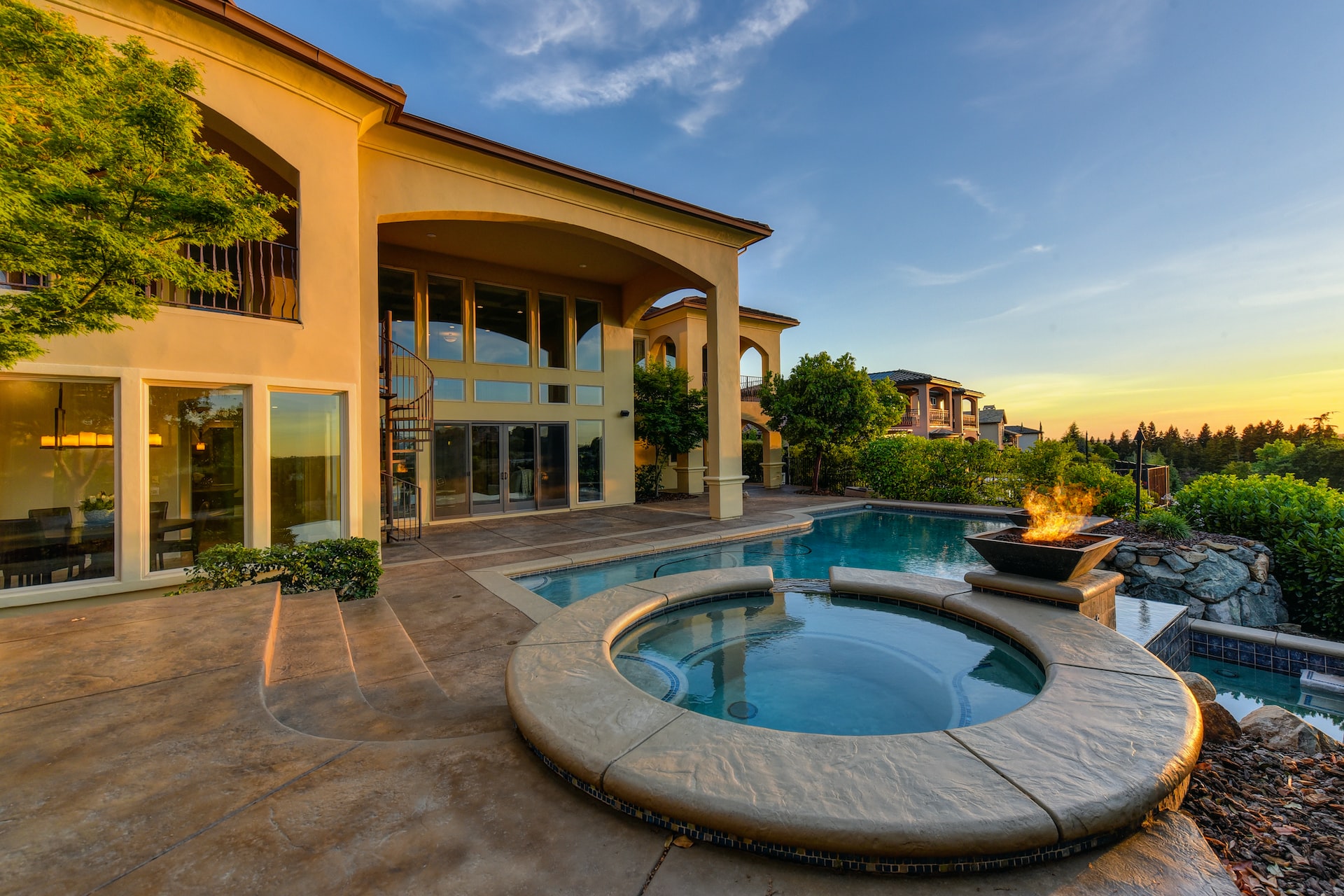 Villa mit Pool und Ausblick
