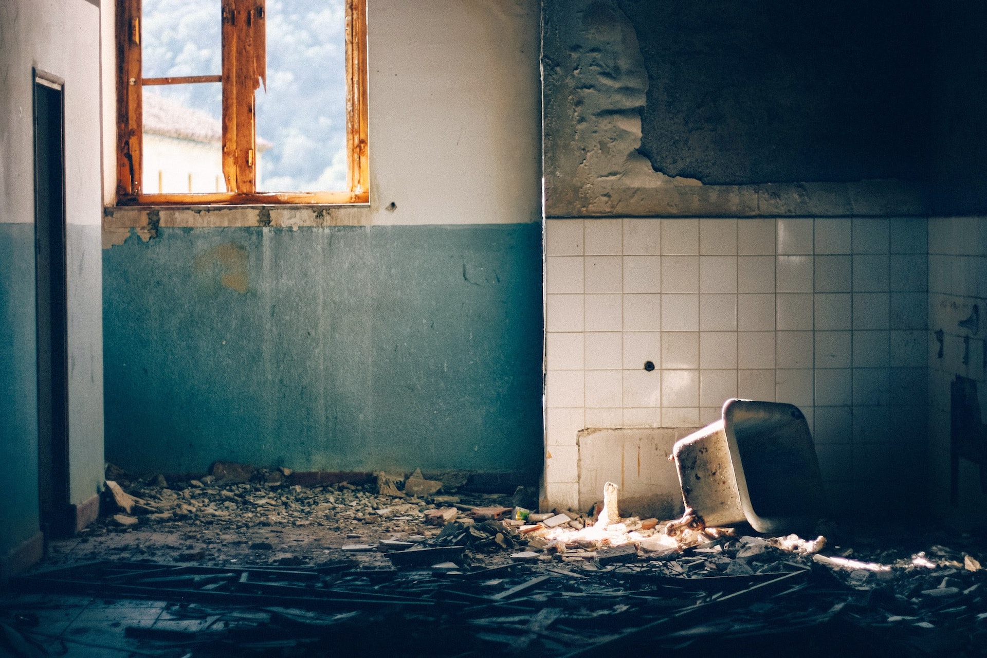 Ein zerstörtes Badezimmer